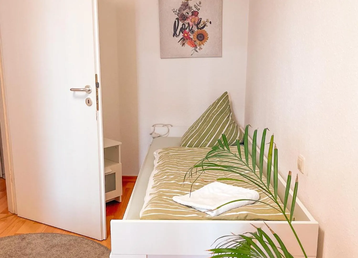 2 Zimmer City Apartment Mit Terrasse Und Tiefgaragenstellplatz In Zentrum Von Leipzig 0*,