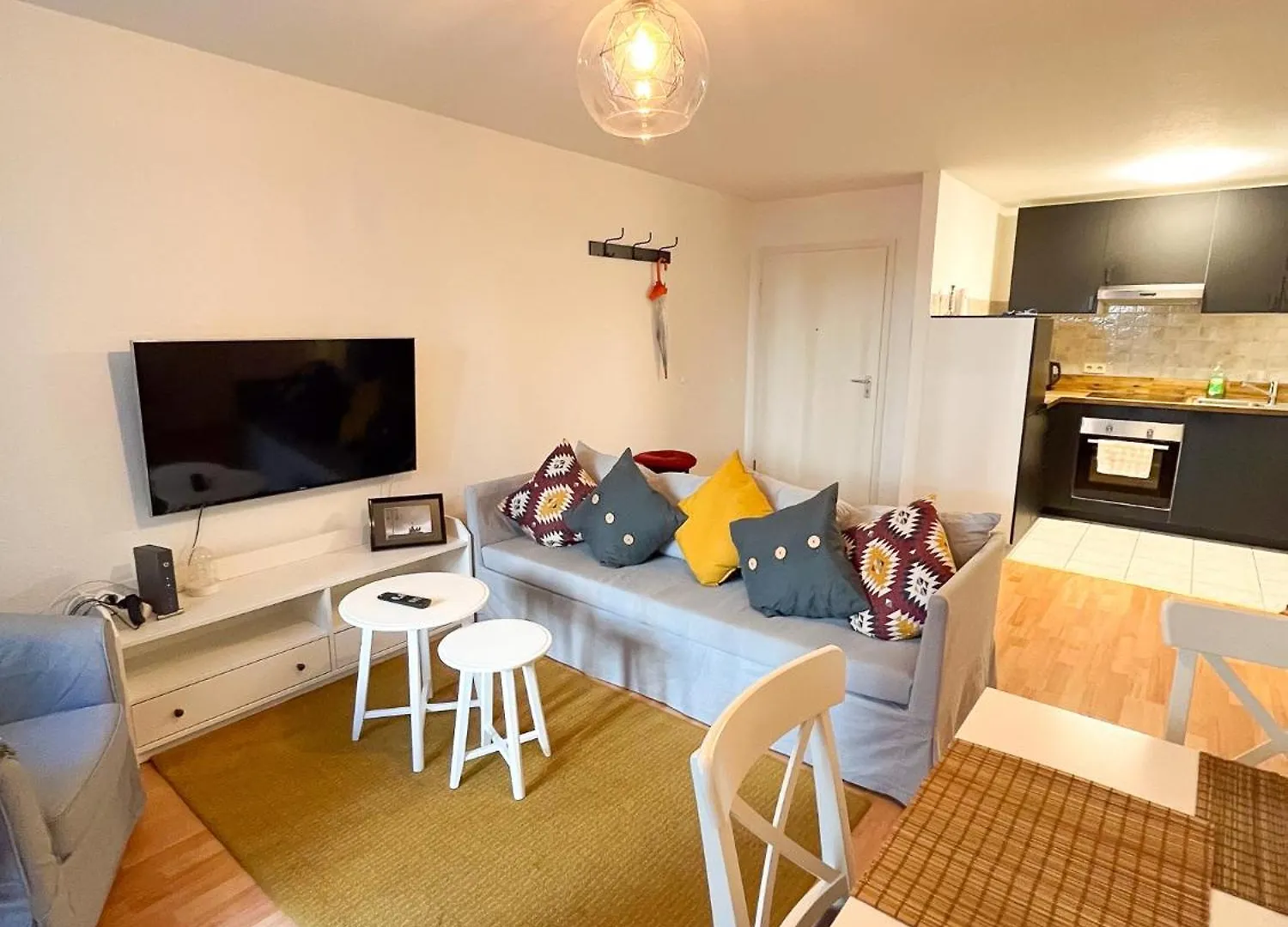 2 Zimmer City Apartment Mit Terrasse Und Tiefgaragenstellplatz In Zentrum Von Leipzig Germany
