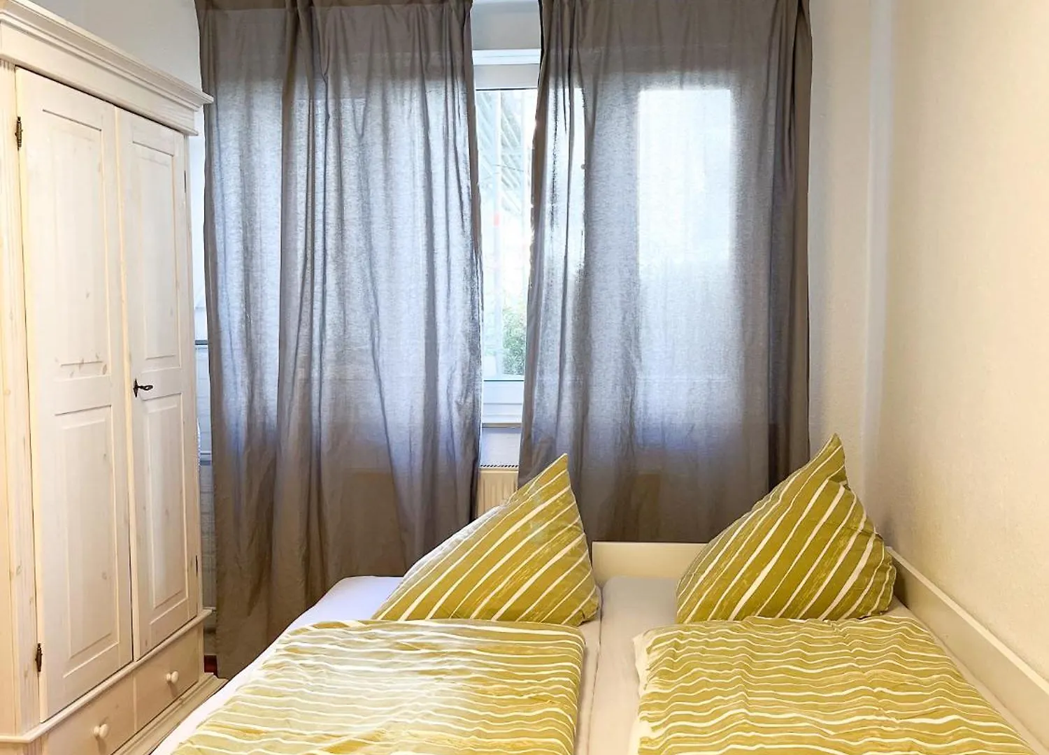 2 Zimmer City Apartment Mit Terrasse Und Tiefgaragenstellplatz In Zentrum Von לייפציג